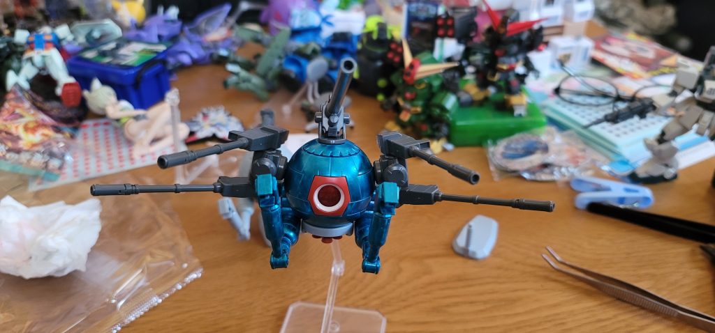 武装はファイブウェイという名前の低反動キャノンと2連装機銃2つである。