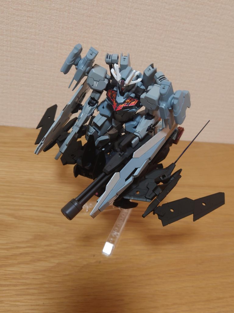 サブフライトシステムとしての能力を持っている為、僚機を載せることも可能。