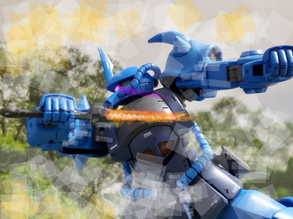 グフも視界不良のこの状況ではヒートロッドが使い物にならない❕近接戦闘のために腰のヒートサーベルを抜く~👊✨