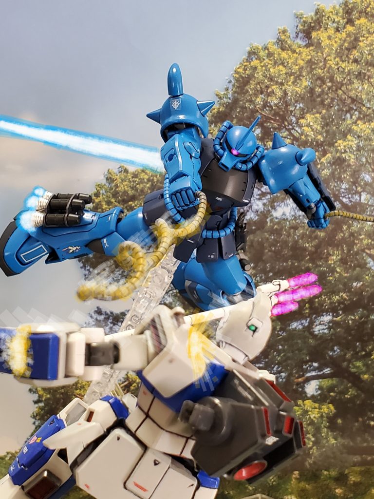 縦横無尽に襲ってくるうえに、螺旋を描きながら打ち込まれるヒートロッド💦さしずめ『螺旋撃』とでも言おうか…電撃を帯び高速回転で放たれるこのヒートロッドの破壊力は一撃でMSを撃破するであろう……😔💦苦戦を強いられるクライ大尉のジム・ピクシー😓