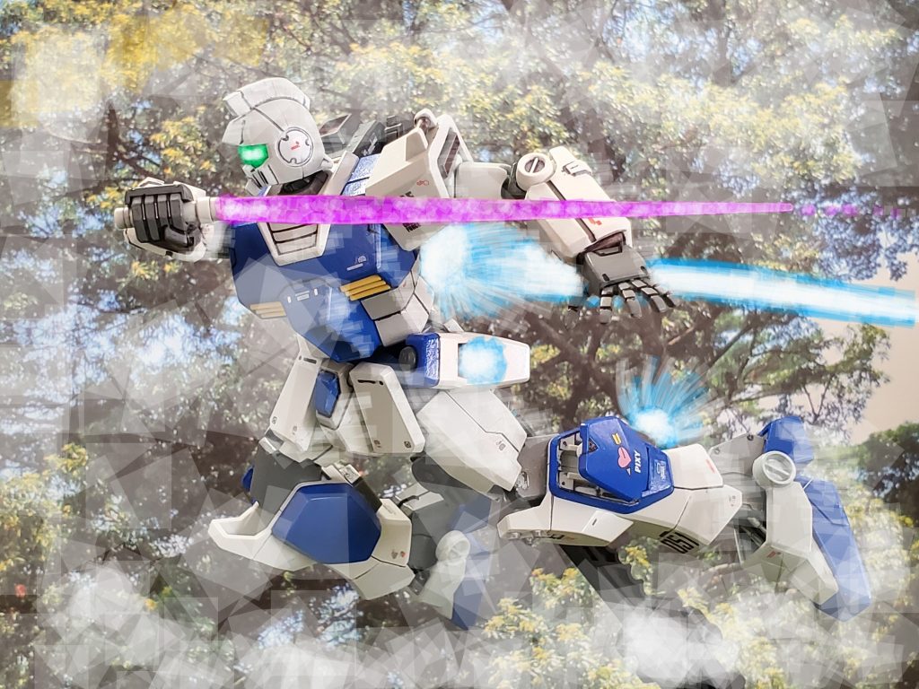 しかし、この爆発によりヒートロッドを一本封じ、さらに森林一帯は爆風により視界もセンサーも効かない状態~😅💦クライ大尉の狙い通りである😎✨あとは手探りで相手に接近するのみ❗ビームサーベルを抜き、バーニア全開でグフに猛進~🏃💨