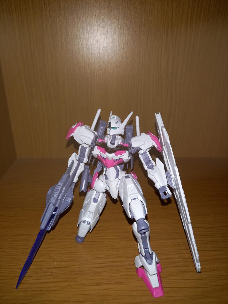 ポーズを取るのが大変でした(￣▽￣;)何故か盾が落ちる( ´･ω･`)色んなポーズを考えた結果これだと落ちなかった！カッコイイです！