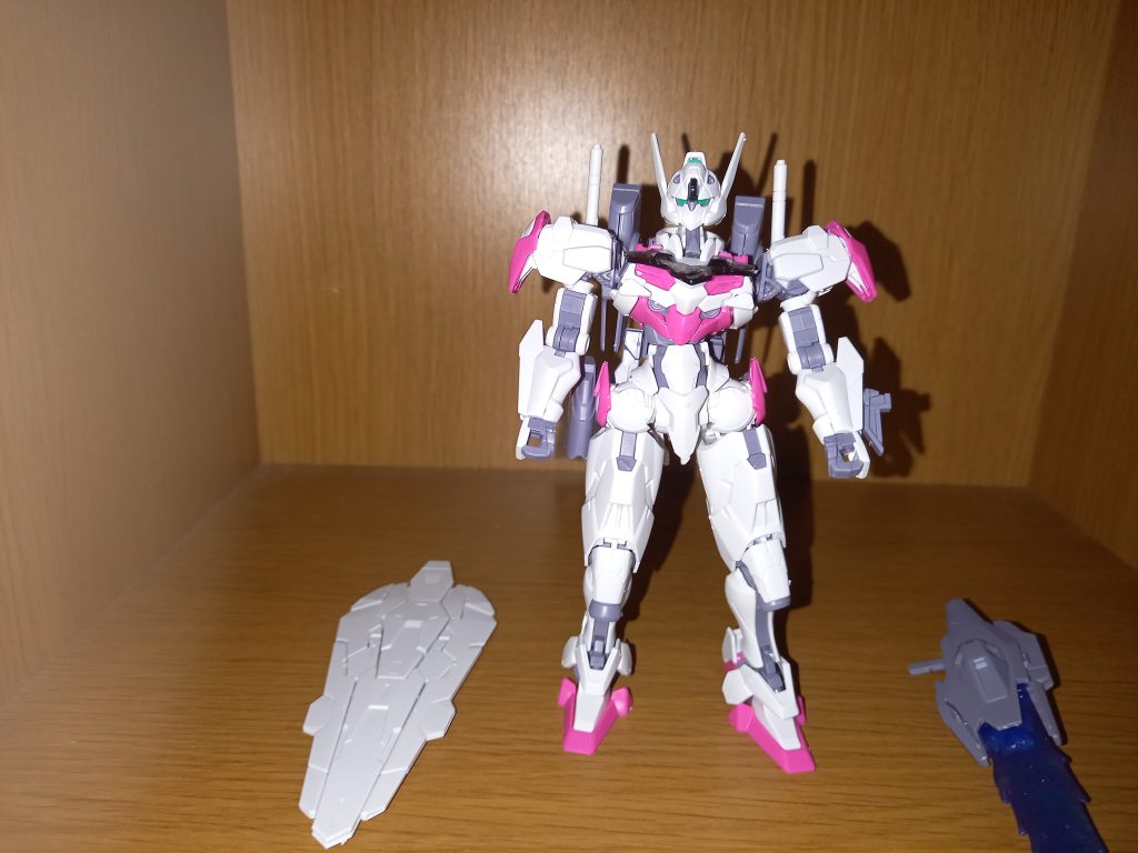 正面！バックパックが重いのか傾く、、   