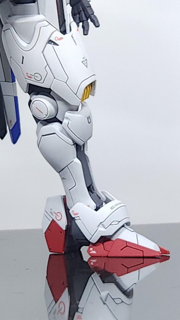 今回最も力を入れた太もものスジ彫り