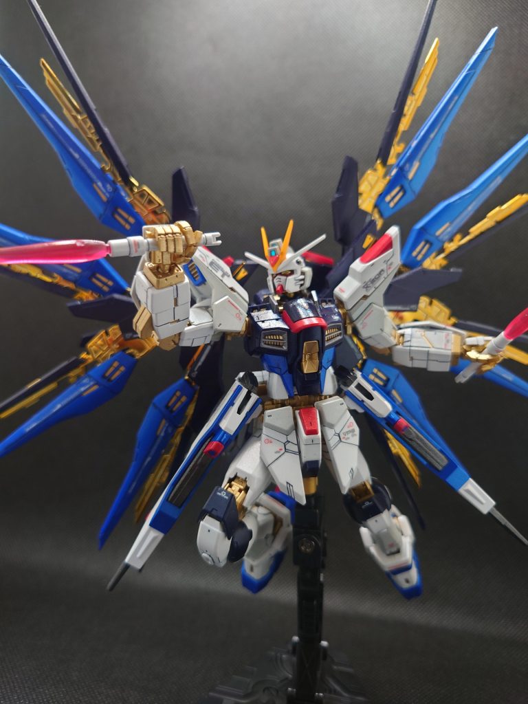 腰にビーム・ライフル携帯できるアイデアがステキ!