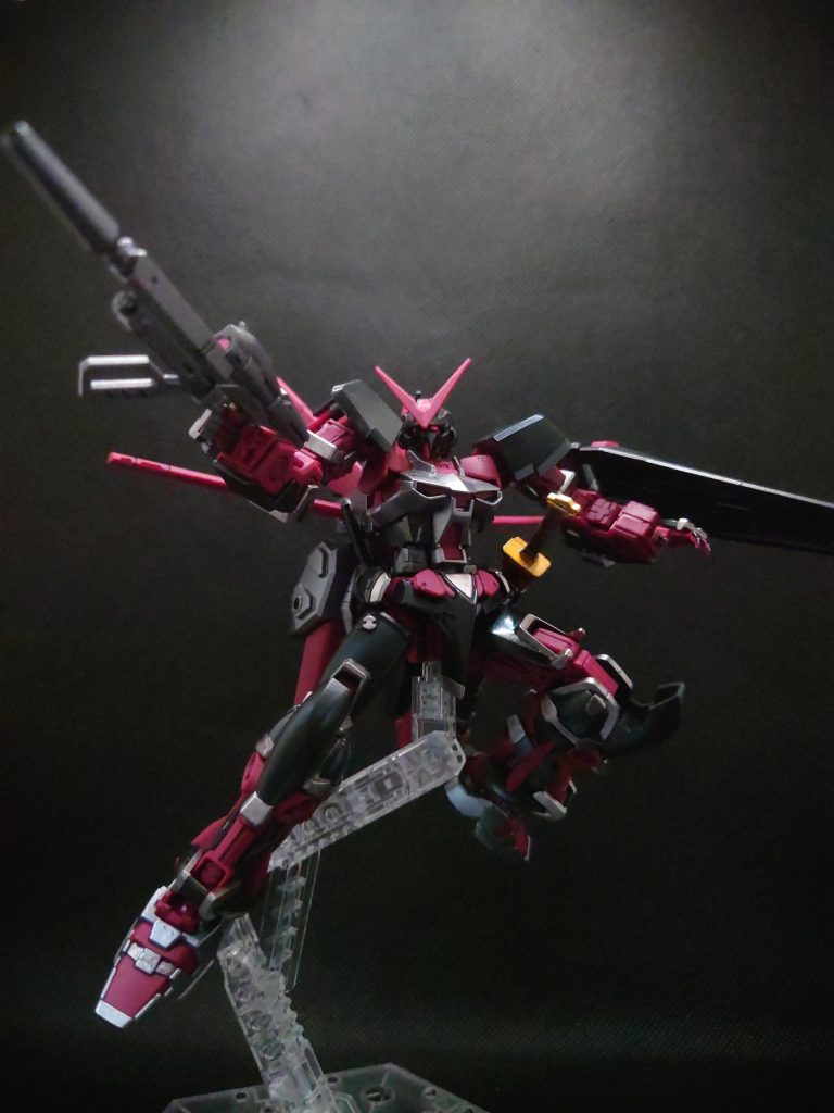 フレームを艶消しにしたので装甲が目立って…るかな。