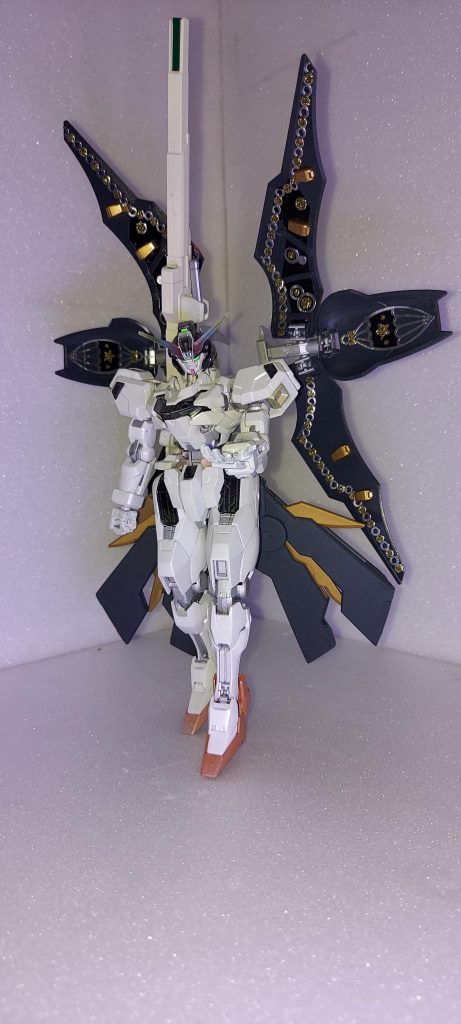 ローブを開いたらドレスやタキシードぽいイメージで作成しました。