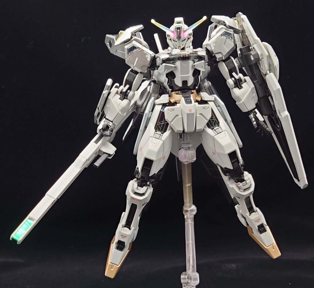 機体名はドイツ語で魔女(Hexe)と白(Weiß)意味しています。白い魔女とするならヴァイスヘクセなんでしょうけど逆の方が語感が良く感じたのでヘクセヴァイスに。