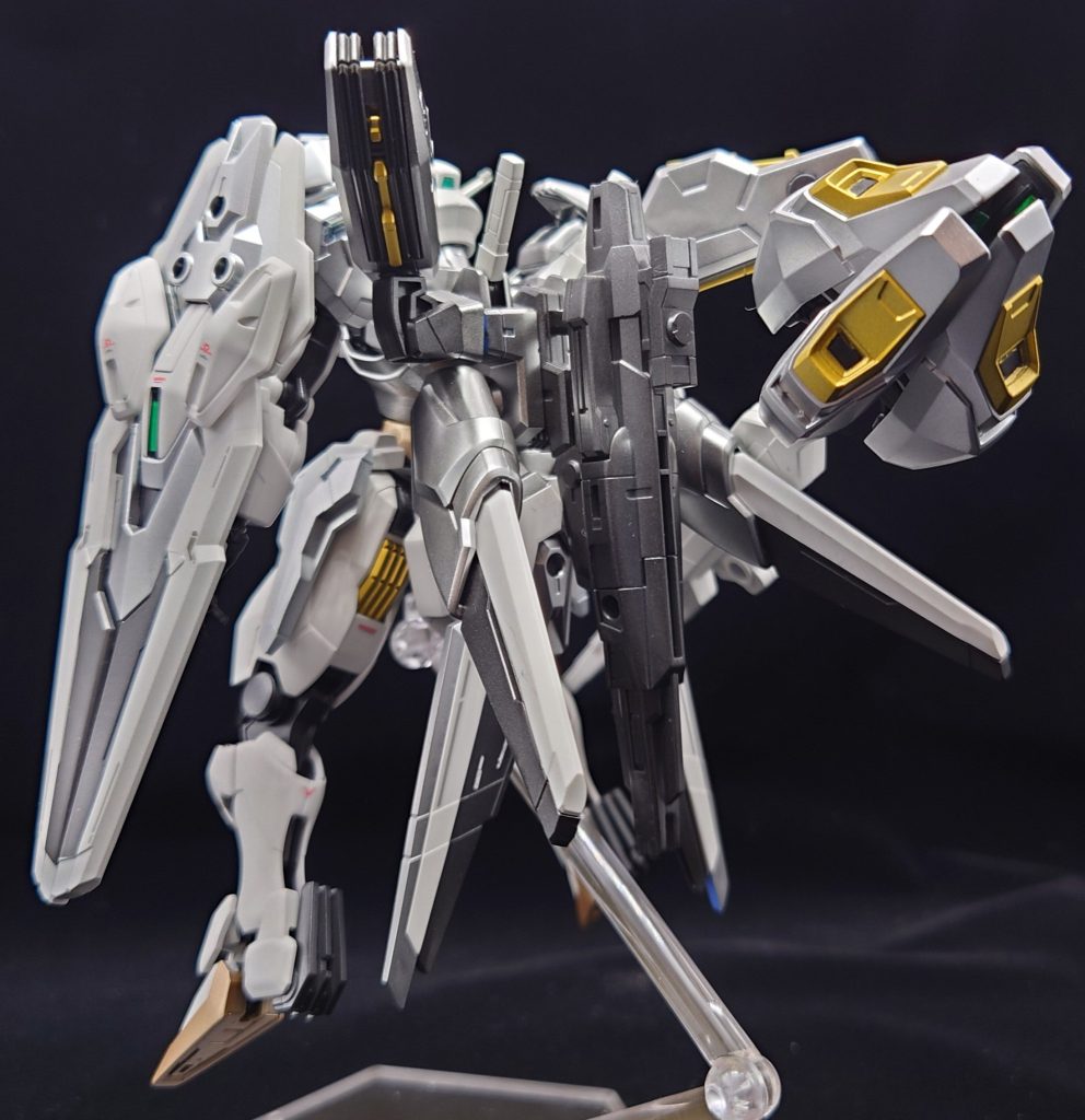 クアドラスラスター非展開時の背面。