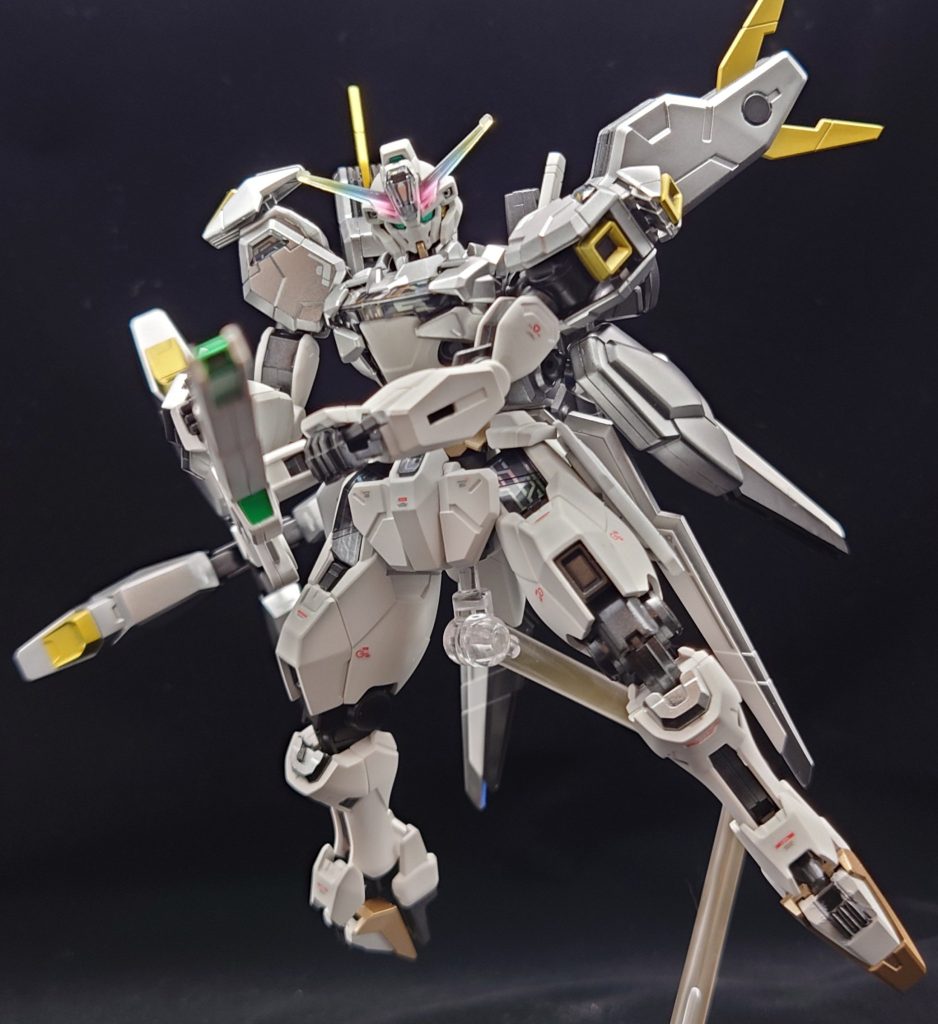 両手持ちだとエスカッシャンが邪魔なので外すの図。空いた場所にビットを付ければよかったと後で後悔。