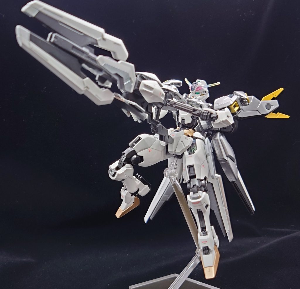 改修型のバックパックにビットオンフォームの推力ならバリアブルロッドライフルが無くても機動力は充分そう。