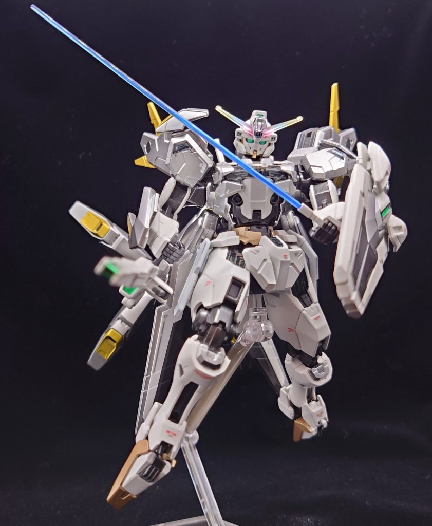 ビームサーベル使用。バックパックが改修型のだけとサーベルはキャリバーンを利用、ディテールが違うだけなのでまず気付かれない違い。