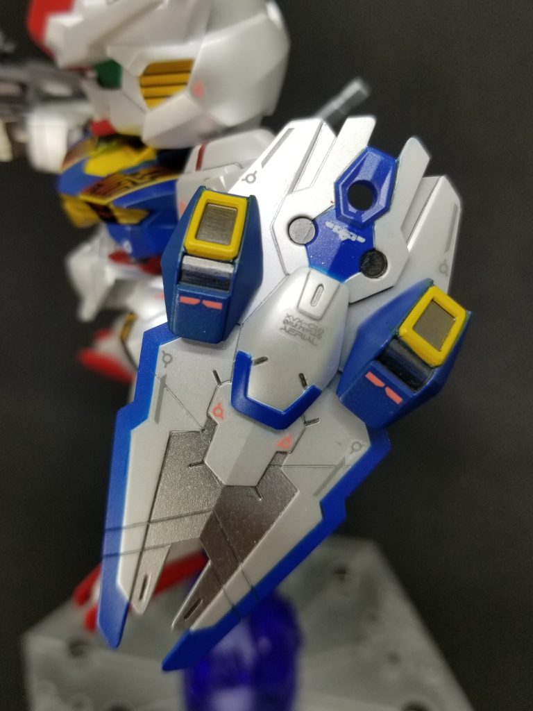 シールド。ここが一番マスキングに時間かかりました😅でも時間費した分、何とか見れる状態まで塗り分けできたかな~?😁あ、因みにデカールはHGのものの中から使えそうなやつをチョイスして貼ってます。