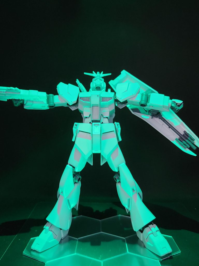 ユニコーンのサイコフレームの輝きポーズ