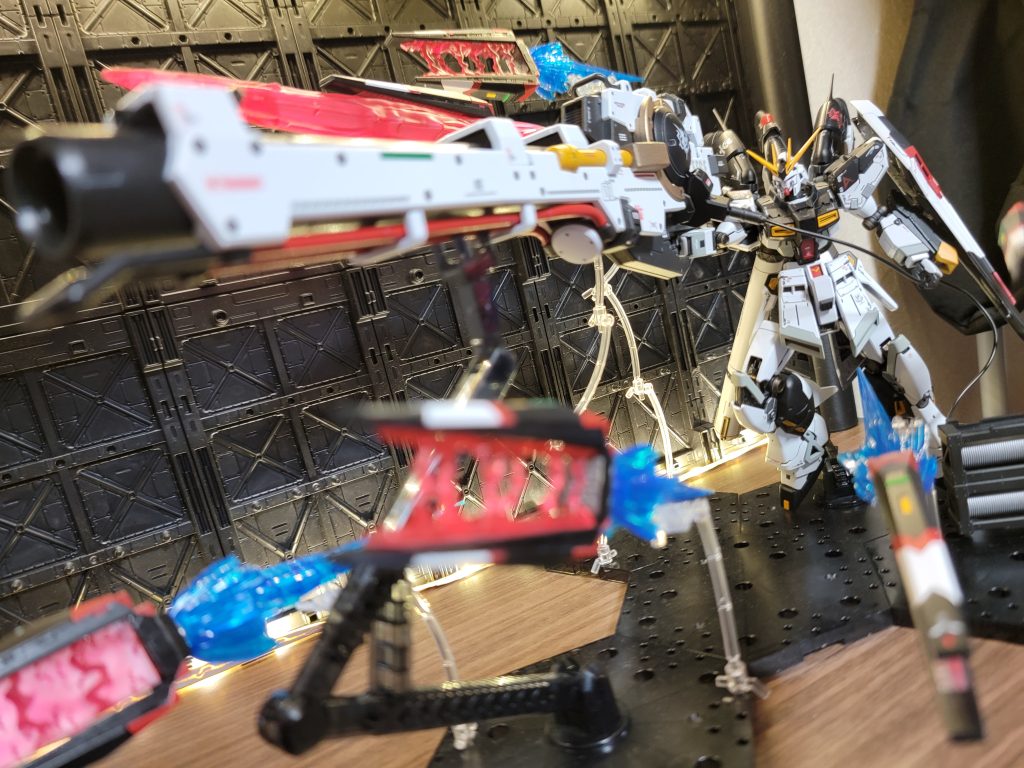 Hi-νガンダム νガンダムカラー–3枚目/制作者：カーネルサンダース