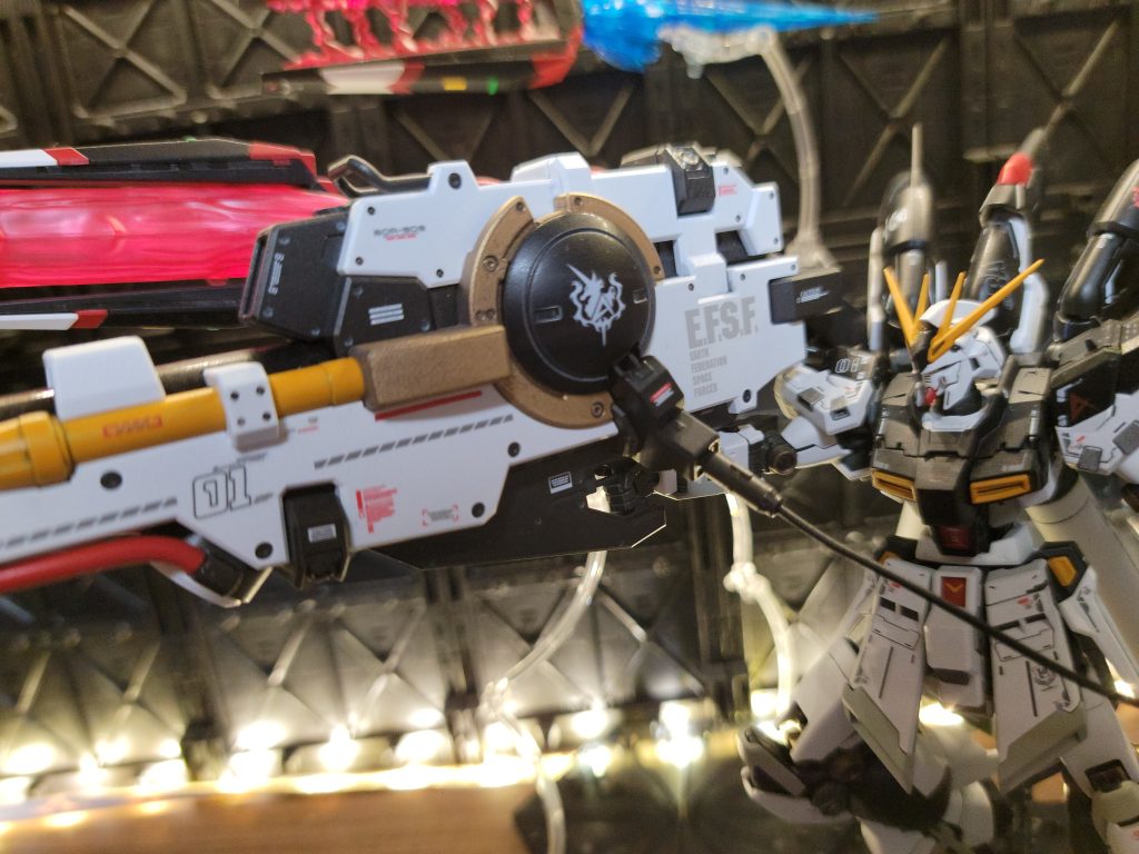 Hi-νガンダム νガンダムカラー–2枚目/制作者：カーネルサンダース