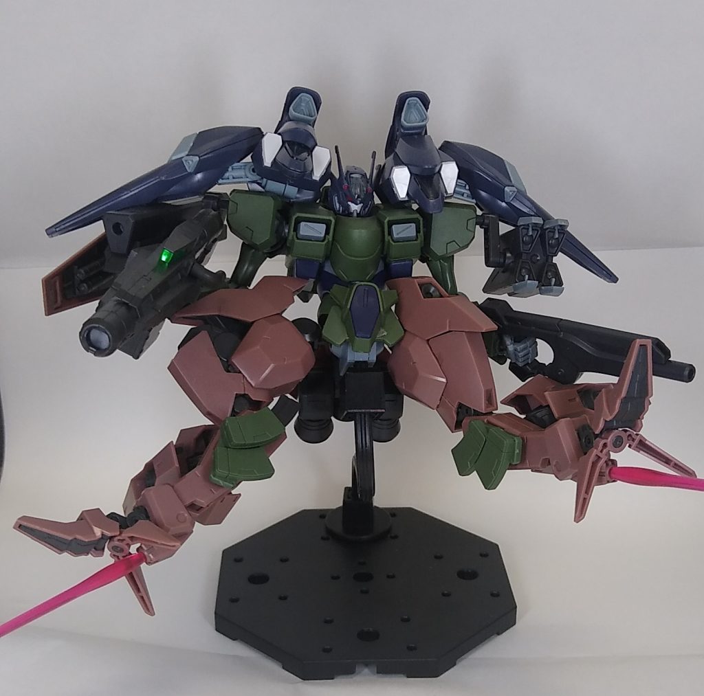 フルバーストモード。劣勢時、全武装を派手に撃ち放ち、その隙にすぐさまバックブーストでトンズラするモード。以後の逃走に支障が出るため全弾撃ち尽くす訳ではない。全力出したら死ぬんだよこっちは。