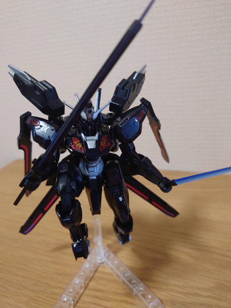 圧倒的な手数とスピードで敵を圧倒する。なお、防御はガーディアンとエスカッションに依存しているため、近接戦闘時は一撃で致命傷を負いかねない。