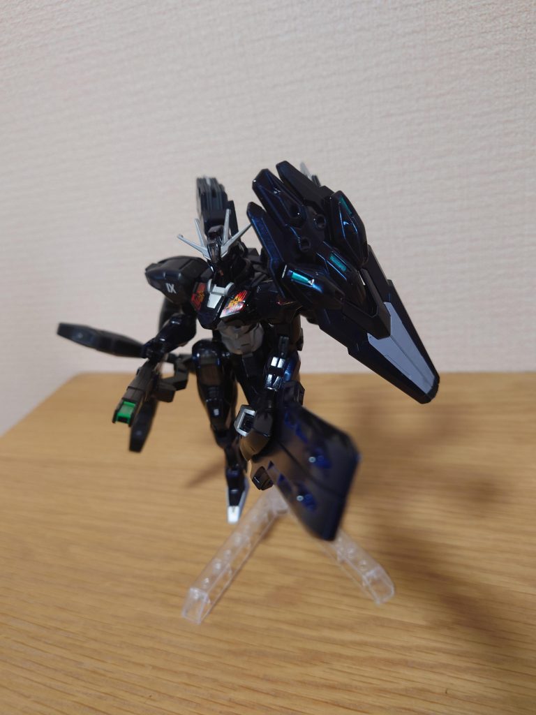 砲撃による一撃離脱戦法を得意とする。また、ガーディアンやエスカッションを分離し、ガンビットとして遠隔攻撃も可能。