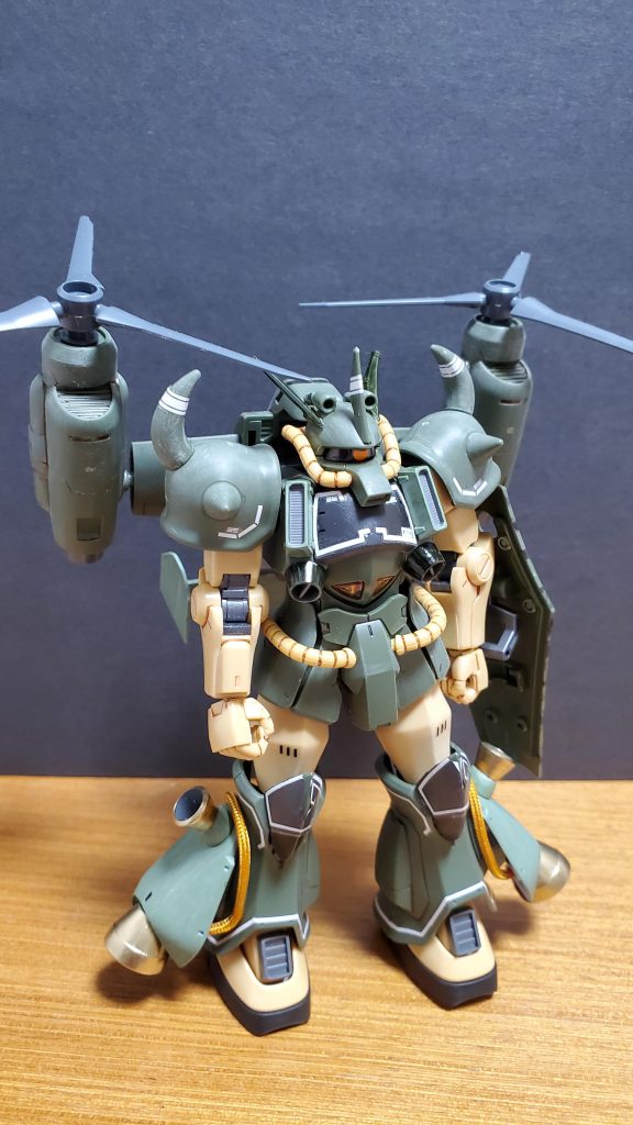 脚部に新たにジェット推進機を増設している。これはグフフライトタイプの数少ないデータを参考に、出力の効率化、冷却システムの見直しにより格段に出力が向上している。