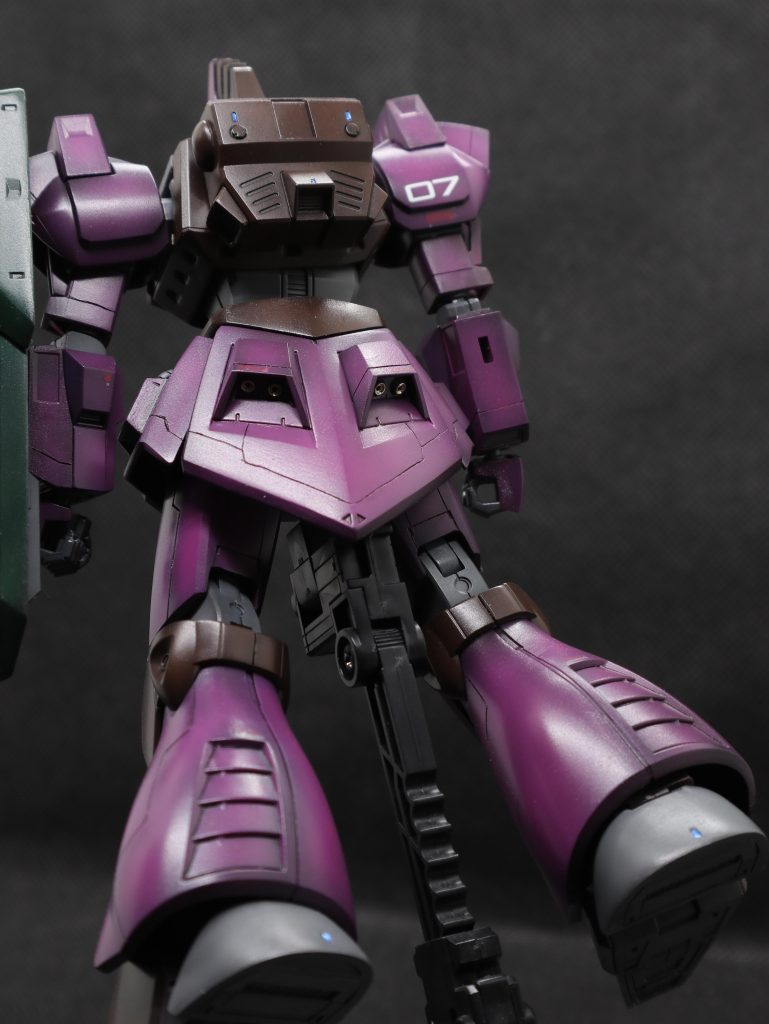 スカートのスジボリがガタガタで見てられない。要練習。