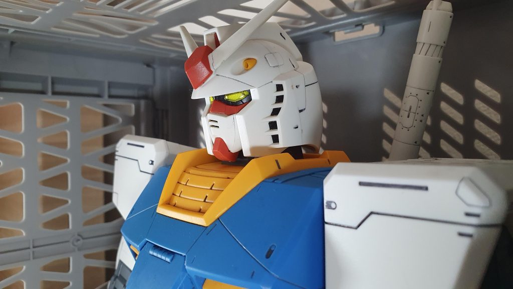 横から。横浜ガンダムに似たような構図で。