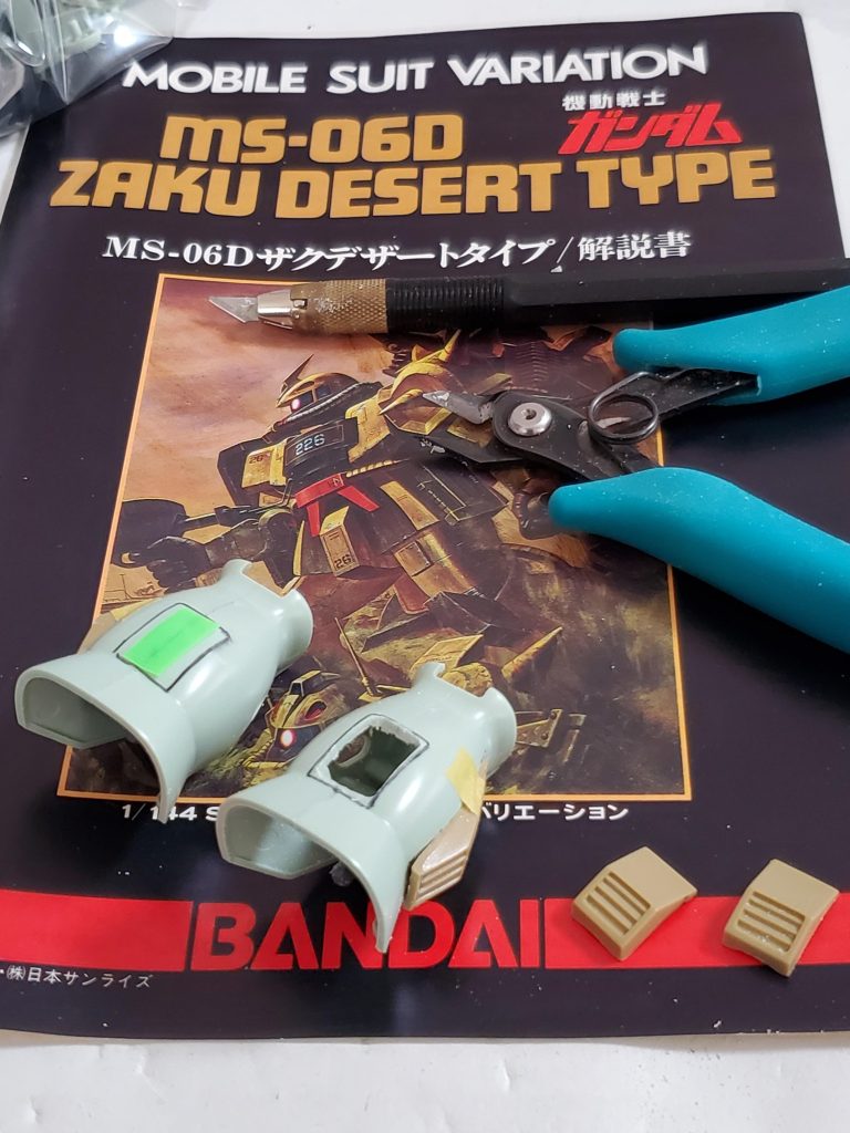 一番の難所は足の内側と後部に取り付けるスラスターパーツ~😅💦パーツに合わせてラインを書き込み、ニッパーである程度えぐって、ヤスリで削りながら合わせられるように調整しました😊やり過ぎると合わせた時にスカスカになってしまうので、ヤスリ作業はとても慎重に行われました😨