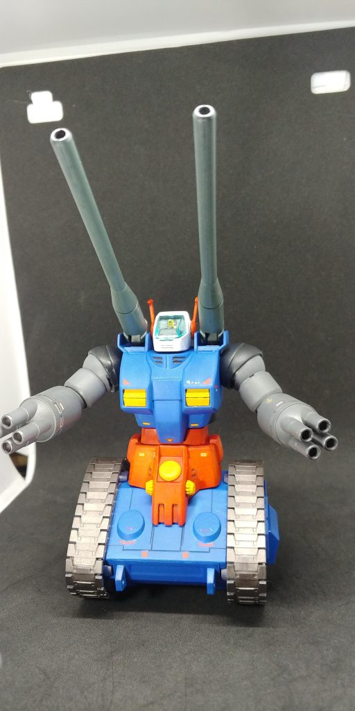 キャタピラはアッガイの本体用に調色したカラーを使用。で、今回のガンダムマーカーGブルー、Gレッド、Gイエロー、ニューホワイト、【クリアー光沢inイエロー液】、Gメカグレー、Gグレー、ファントムグレー、ジオングレー、ヘビーガンメタリック、【ヘビーガンメタ×Gゴールド×ロイヤルメタレッド】