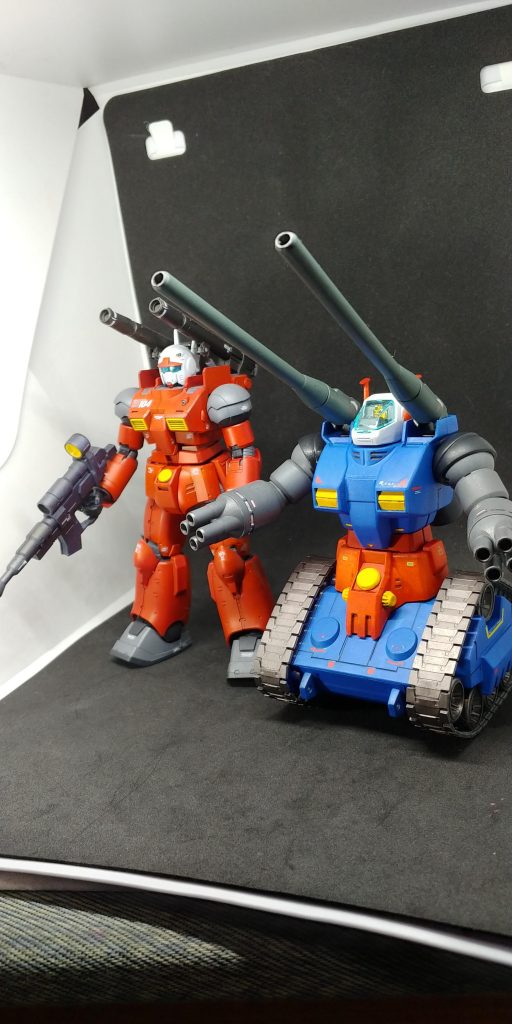 ドアン版ですが、ガンキャノンと共にほんとは3体並べようかと思いましたが、ガンプラ初期に作った物で並べると主人公機が一番ショボくなったので止めました😝