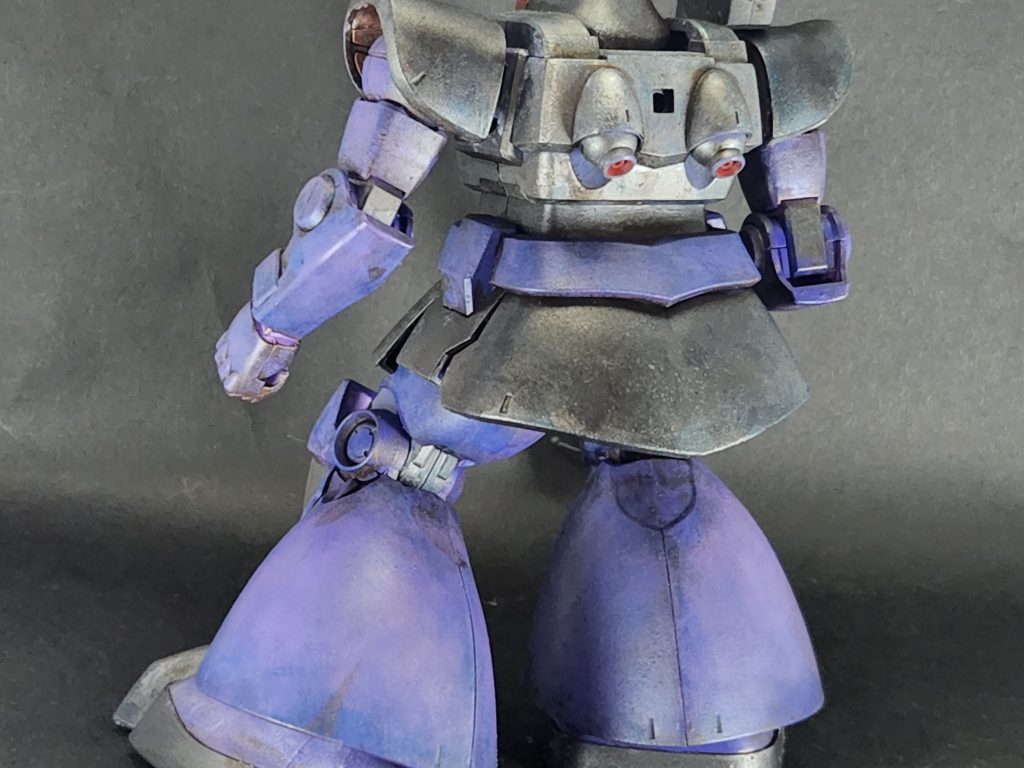 背面です。紫部分にファレホのコントラスト青を挟んだので、影色としていい仕事をしてると思います。コントラストでなくてもよかったかも…