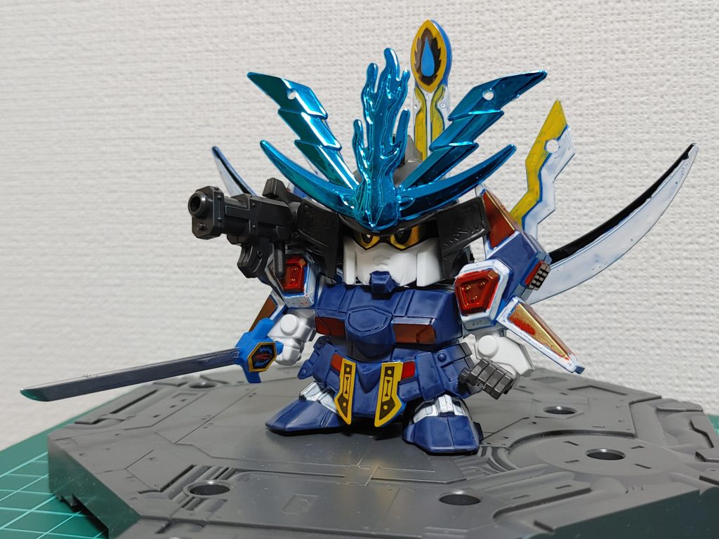 色はガンダムマーカー。紺はティターンズブルーです。