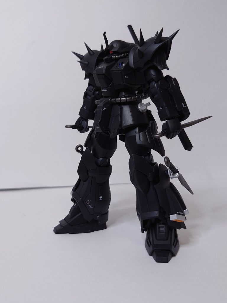 好みにより本体部分などメインカラーはグレー系で塗装しております。主に2種類のカラーで塗り分けたのですが 結果 ほとんど色に差のない仕上がりとなってしまいました(泣)