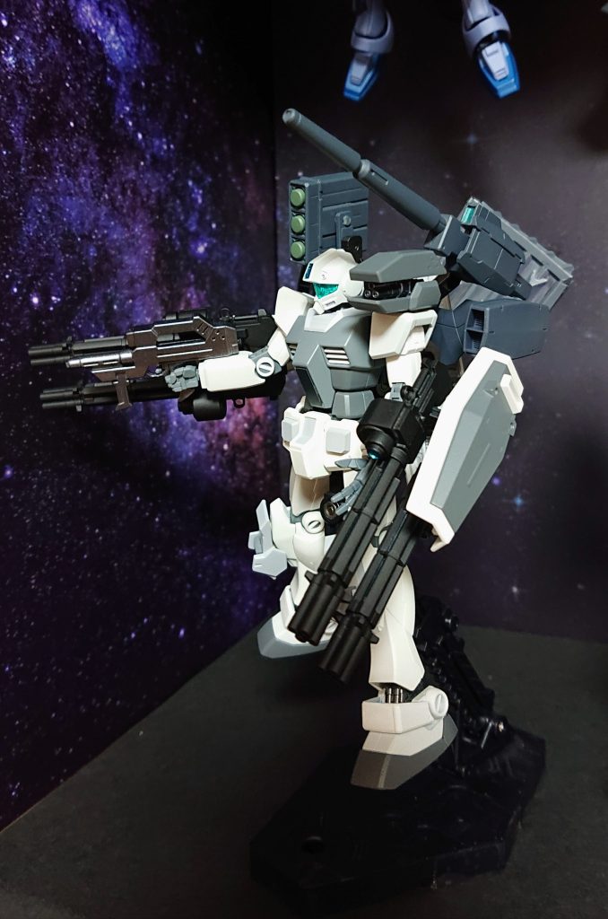 右肩のミサイルポッドはミサイル無しのジャンクだったから丸棒で作りました