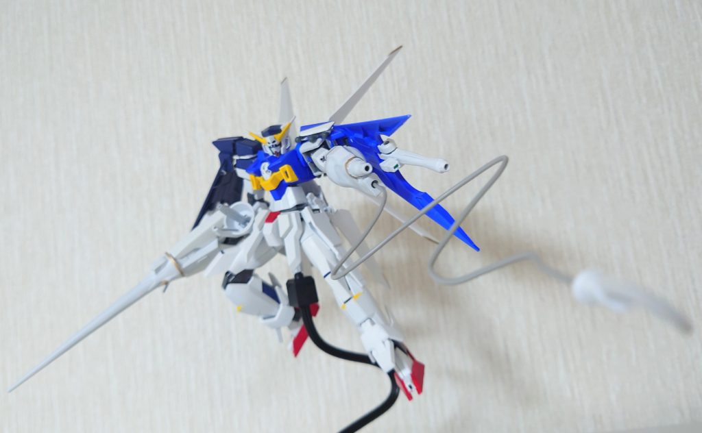 左腕はGサイフォスのドッズバスターHとアンカーショットを組合せたものを装備、前腕部に直接装備しているのでマニュピレーター機能は喪失しています。