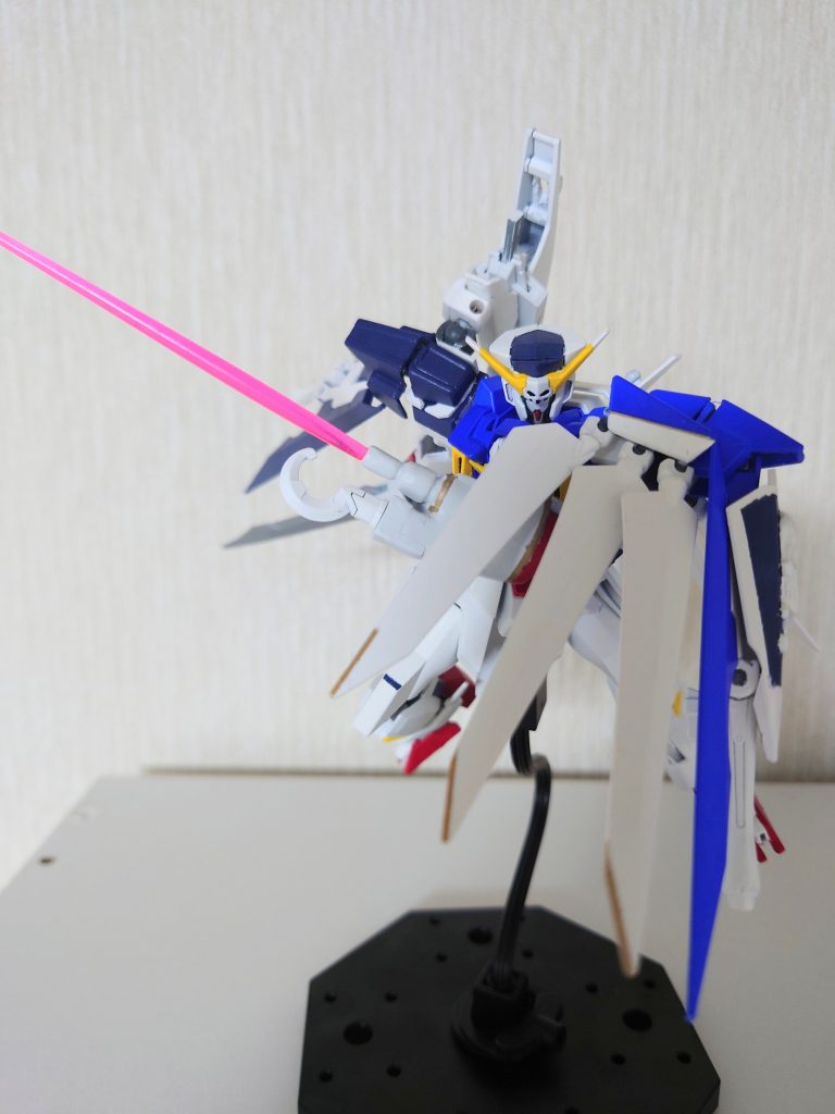 ドッズバスターHの砲口からサーベル展開。