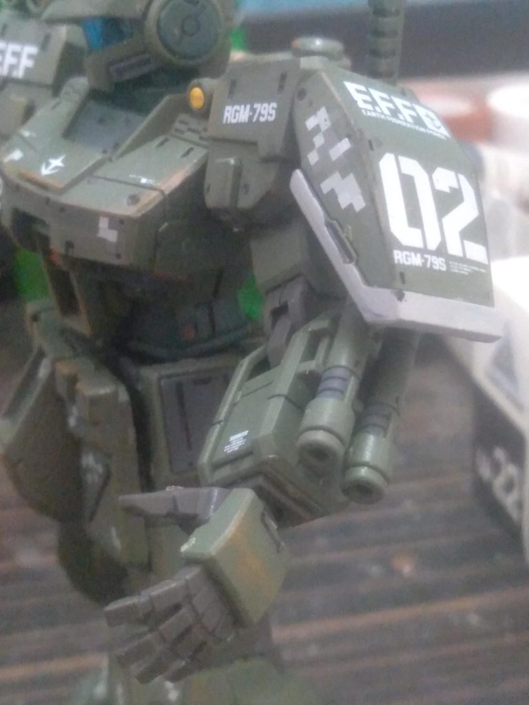 I used decals from SIMP. I applied additional weathering powders using Tamiya weathering master sets B&C.