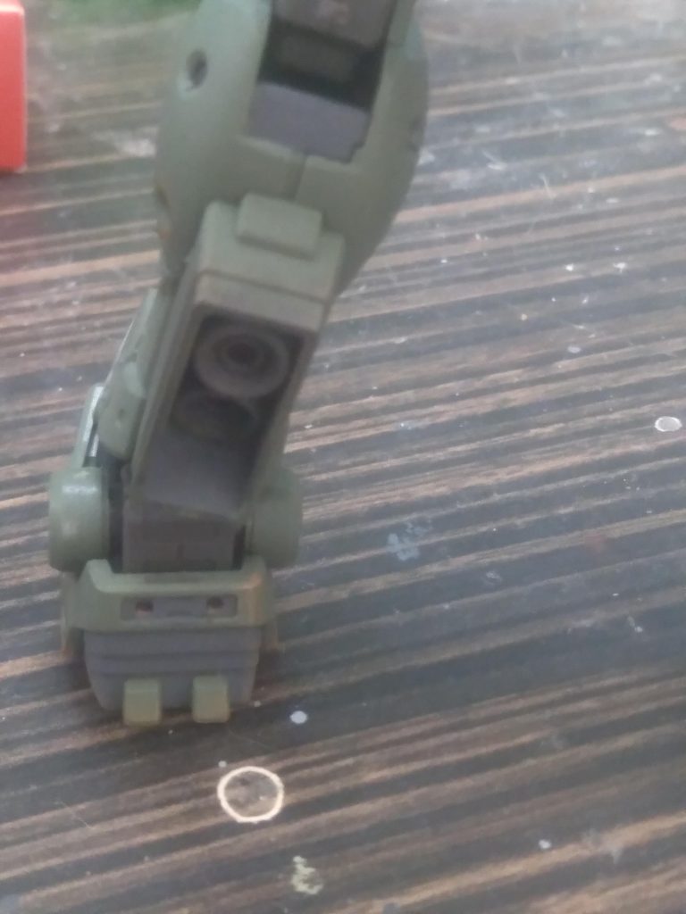 The feet/lower legs are where I wanted to add the most dirt. It makes sense if it's walking in the mud, the feet would be muddy, lol. I used the powder 