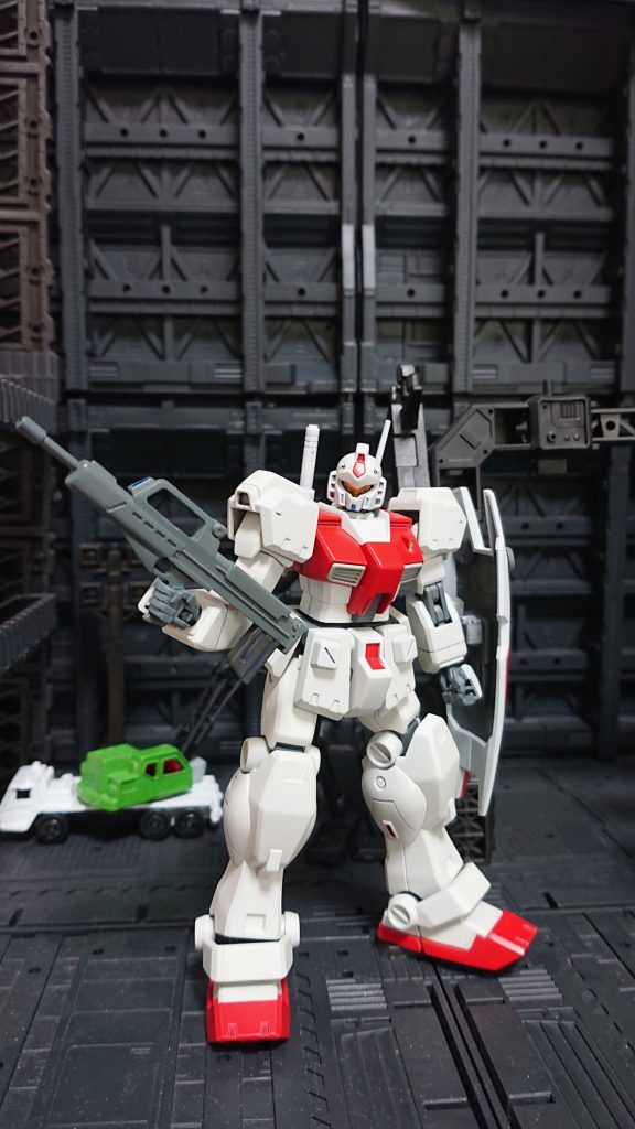 このマシンガン？実弾かな？マガジンが邪魔です！