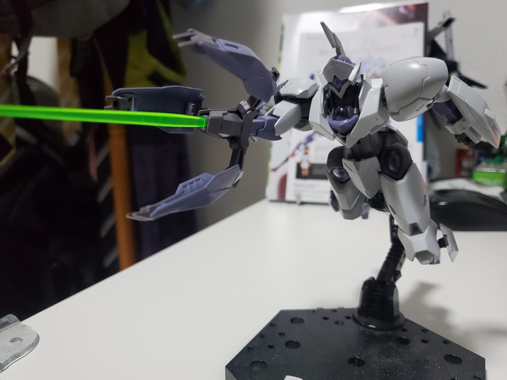 水星キット特有のシンプルな作りながら、ビームブレイサーの展開もしっかりしてて良いと思います。