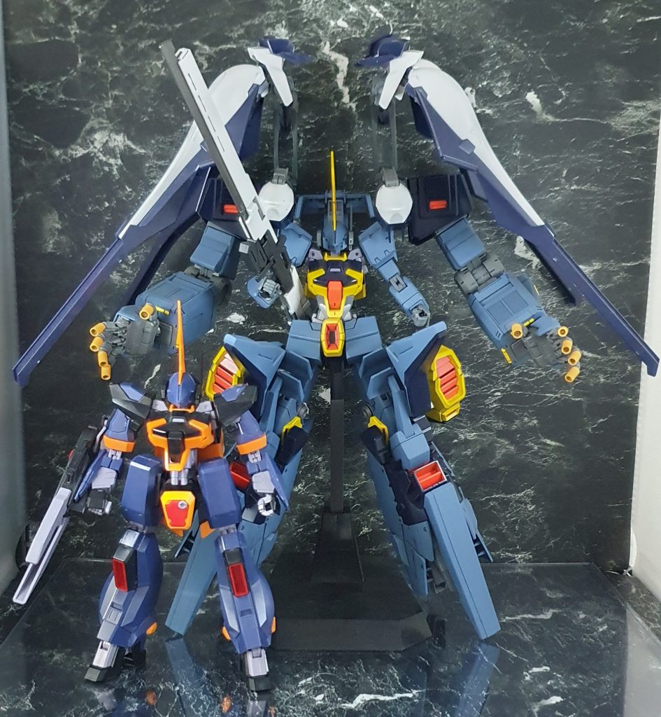 ビフォーアフター的な?若干淡い色で塗るのが好き!A.O.Z.版バーザムが濃いめの色であったので対象的になった。親子くらい背が違うので、背景に『卒園式』の看板を置いて、親子の思い出を演出するのも有りかも?(親が子より目立ってどうするという感じはあるが)