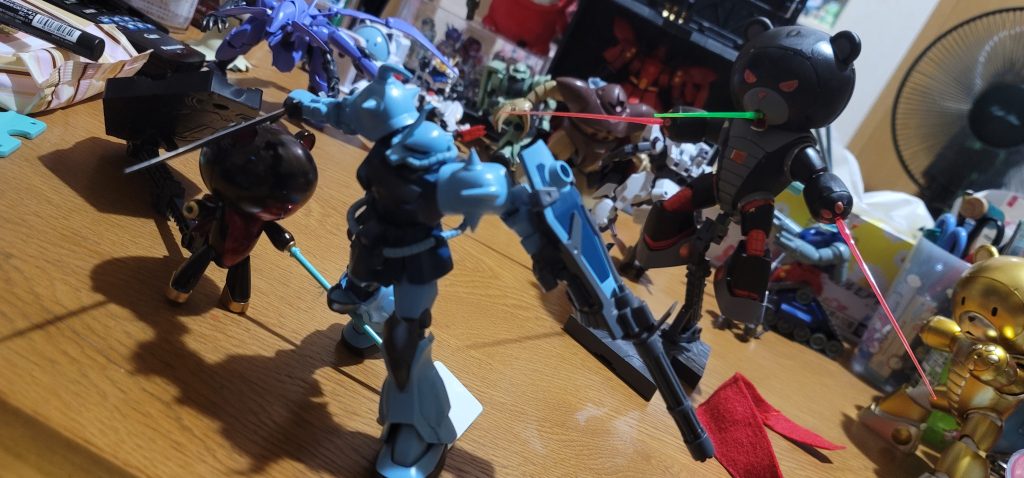 スカーフが外れると口の射出口からビームを発射してくる。(子機に転ばせられ後ろからビームを打たれている図)