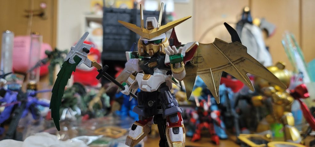 武装はホーリーシザース創造神の加護をまとった神聖な鎌