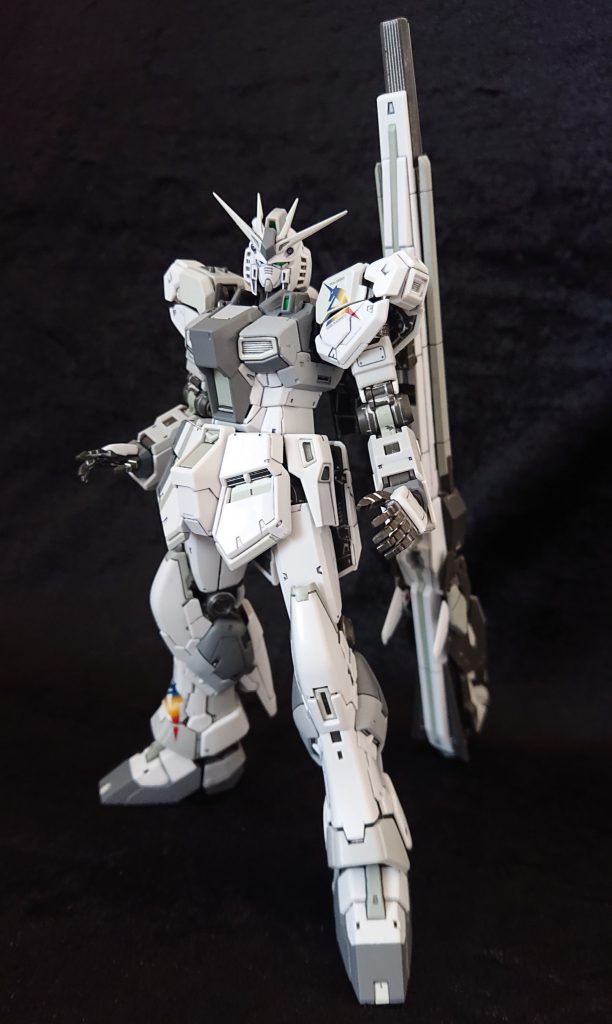 アムロマークがカッコいい😍水転写デカールを貼るのは大好きですが、アムロマークを誇張するために我慢です😣