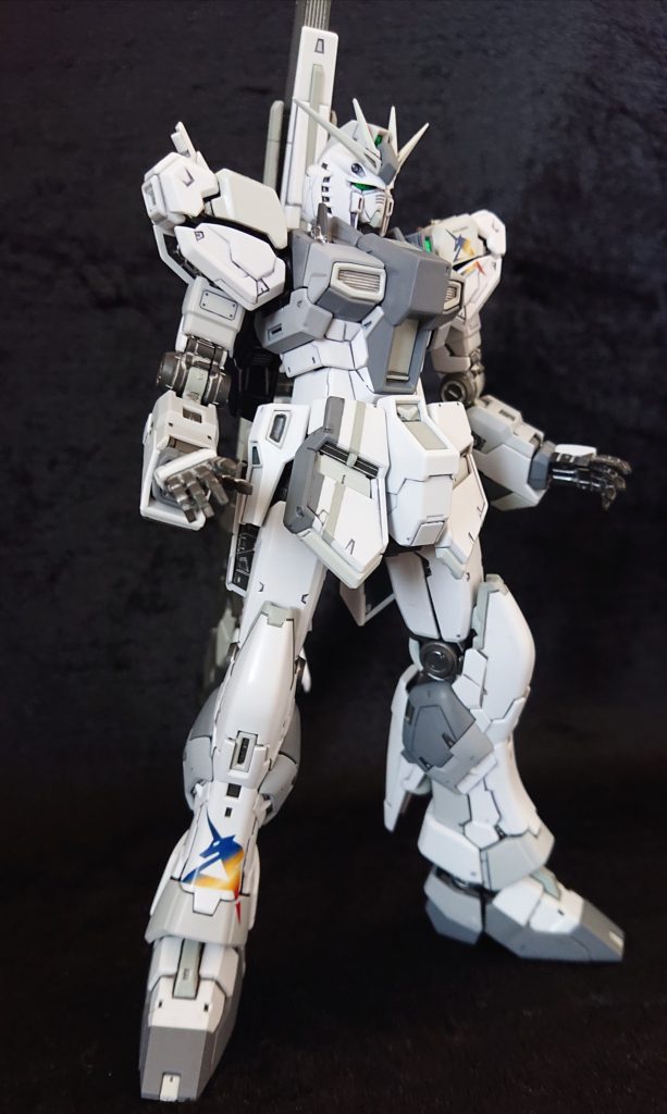 スネのアムロマークが大きくて、大胆なところがまた良き😍