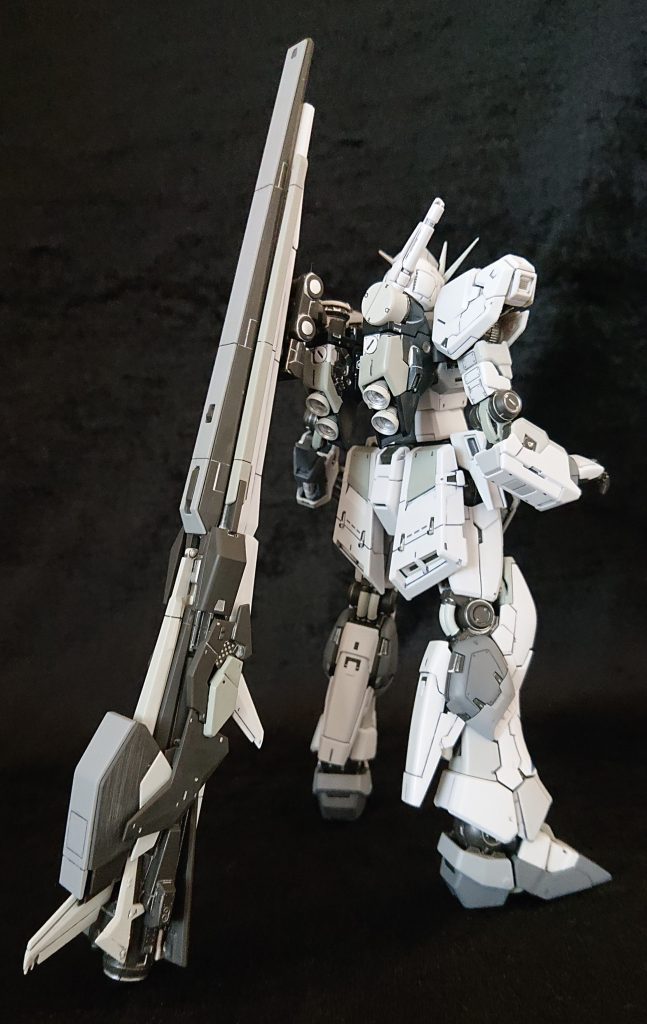 ロングレンジ・フィン・ファンネルの存在感。