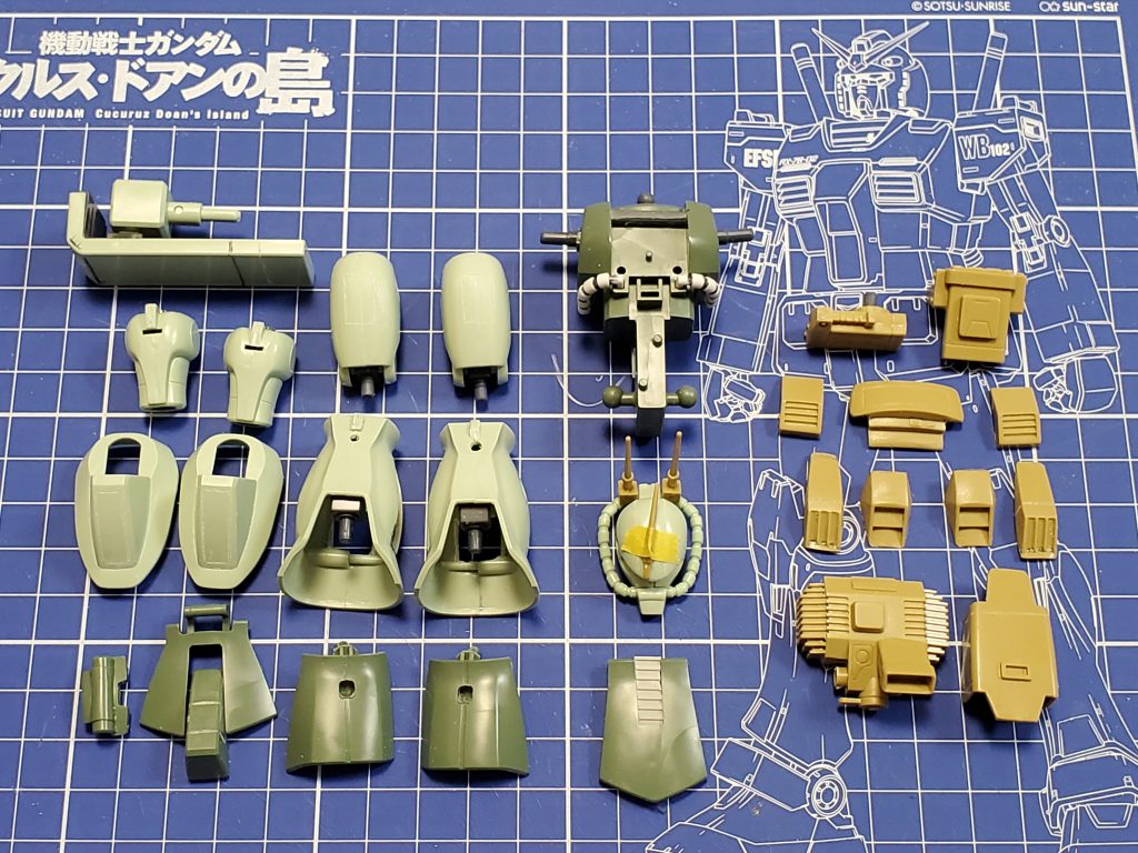 たまたま模型屋さんで見つけてしまった旧キットザクデザートタイプ❕レアなので購入したのですが、そのまま組み立てるとスタイルも厳しいので💦ここは1つ💡HGUCレベルで完成させたいと思い、HG040ザクとのミキシング制作に挑みました~💦これまでの私のミキシングは互換性のあるパーツを選定し合わせていただけでしたが、今回は旧キットパーツからデザートタイプの特徴となるとパーツを切り取り✂️削り出す❗そして、それに合わせてザクの方もカットして合わさるようにするという…上手くいくのか分からないチャレンジでした~😱💦しかしながら、デザートタイプ完全再現は私のレベルでは無理があるので先行試作機の設定をでっち上げて制作しております🙇💦