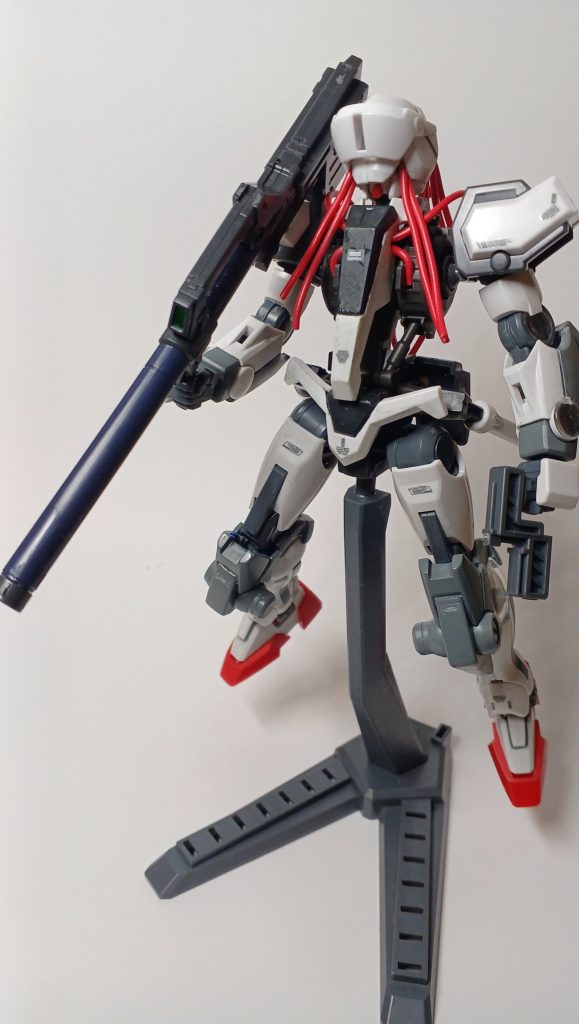 開発コード「SevenWeapon」「セブンウェポン」その名の通り7つの武器を使い分けることが可能プライムピストル二丁 ビームサーベル2本 他に対艦バズーカやブレーディットバット、精密スナイパーライフルがある。上図武器3 対艦バズーカ