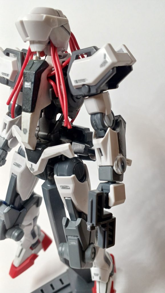 できるだけナドレとかに似せたかったので銅線を差し込みそれっぽい感じに。