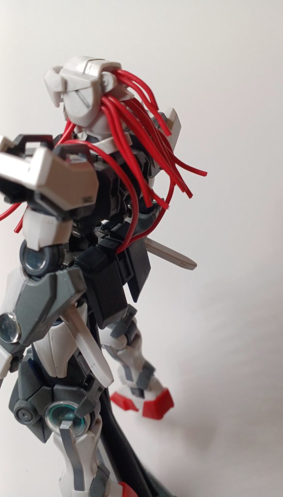 上半身から下半身への電力ケーブルと頭から出てる銅線、分かりにくいですね。(*´・ω・)いや~!今回のは結構うまく行った自信があるので大満足です!ということでご視聴ありがとうございました~!(*・ω・)ノ