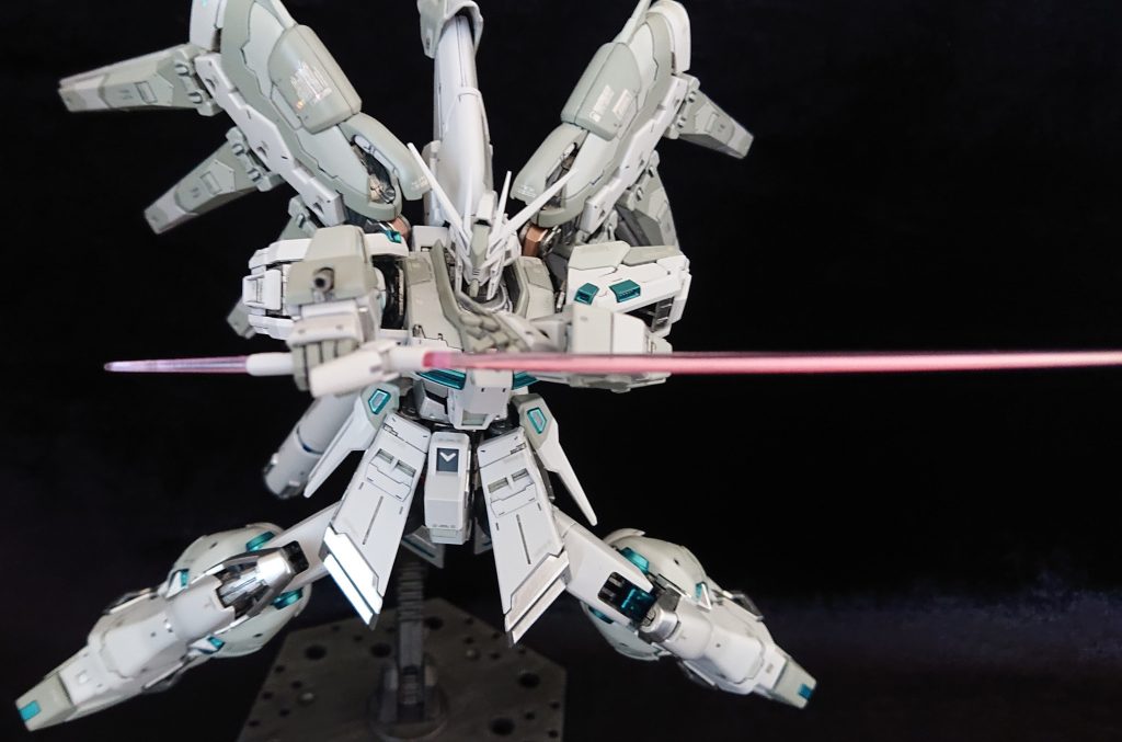 一番のお気に入りサーベルポーズ☺️(見返すと、うちの勝手なイメージですがSEEDっぽい😅)これをサムネとして、最初の写真にしようと思いましたが、マイページ一覧表示を気にして、今までうちがUPした作品と同様にバストアップ写真にしました。